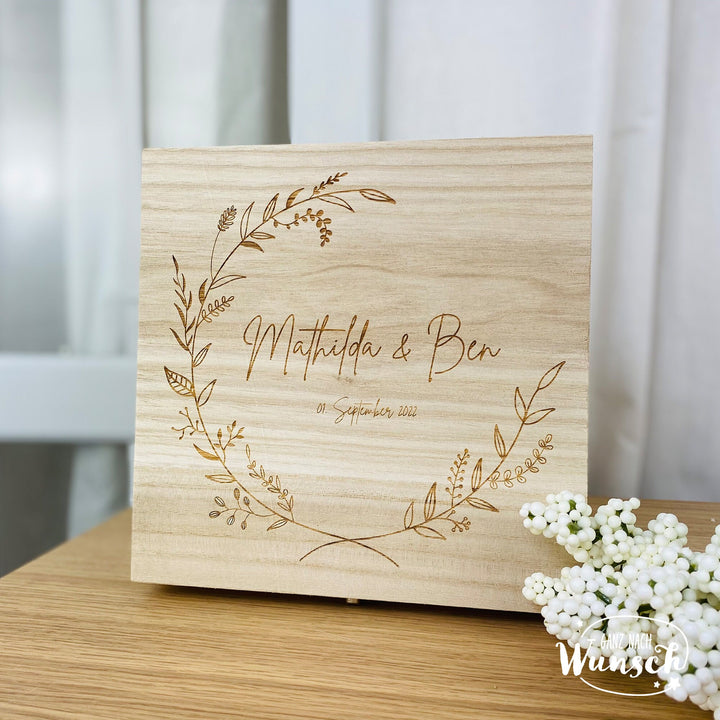 Holzkiste zur Hochzeit – florale oder maritime Gravur