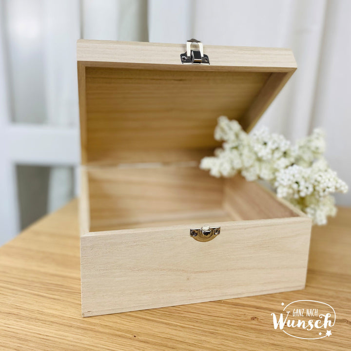 Holzkiste zur Hochzeit – florale oder maritime Gravur