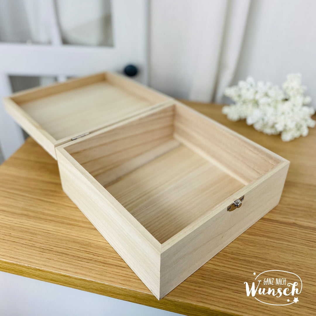 Holzkiste zur Hochzeit – florale oder maritime Gravur
