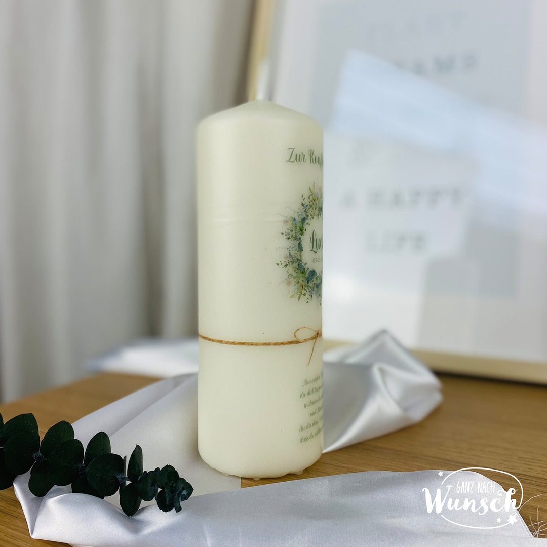 Kerze mit Blumenkranz und Wunschspruch