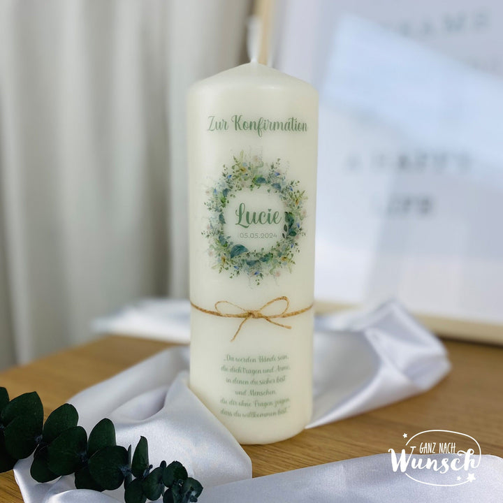 Kerze mit Blumenkranz und Wunschspruch