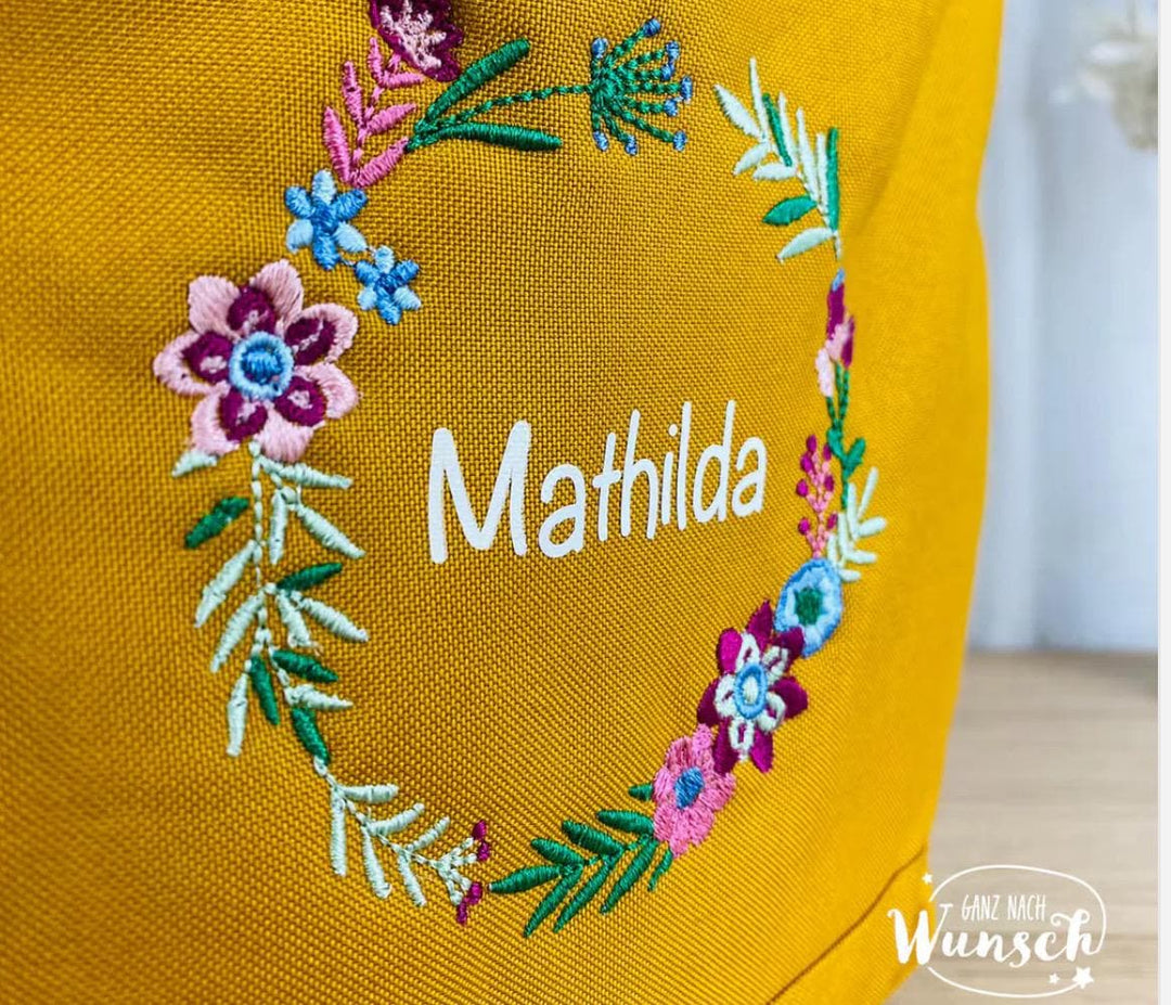 Rolltop-Rucksack mit Blumenstickerei und Namensplott