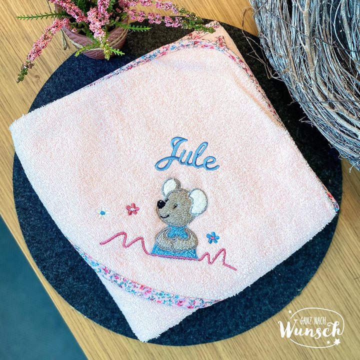 Rosa Baby-Kapuzenhandtuch mit Namen