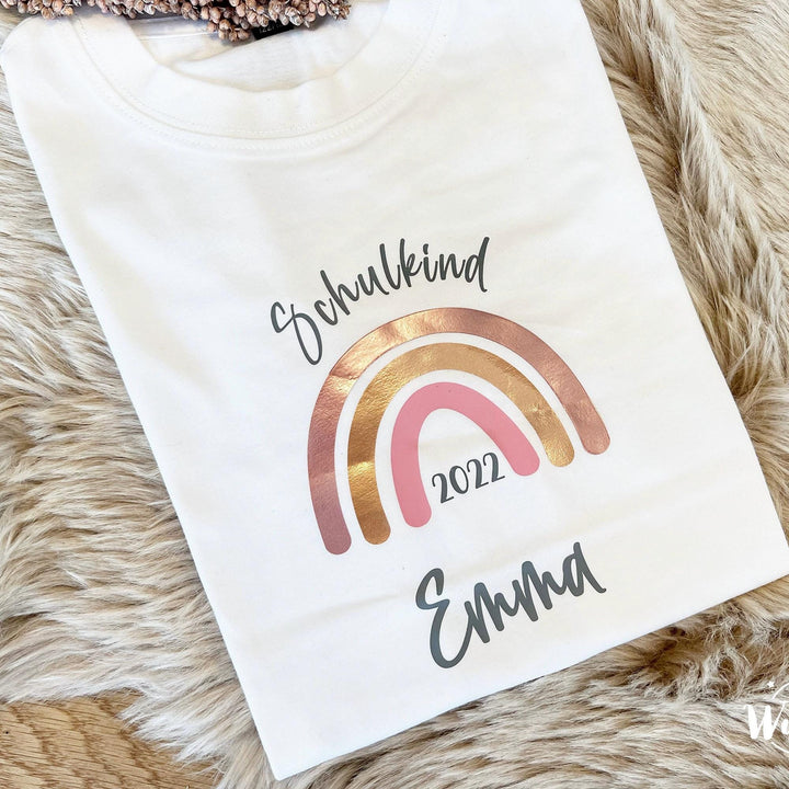Schulkind-T-Shirt mit Regenbogen in Roségold