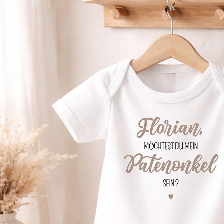 Babybody mit Patenschaftsfrage