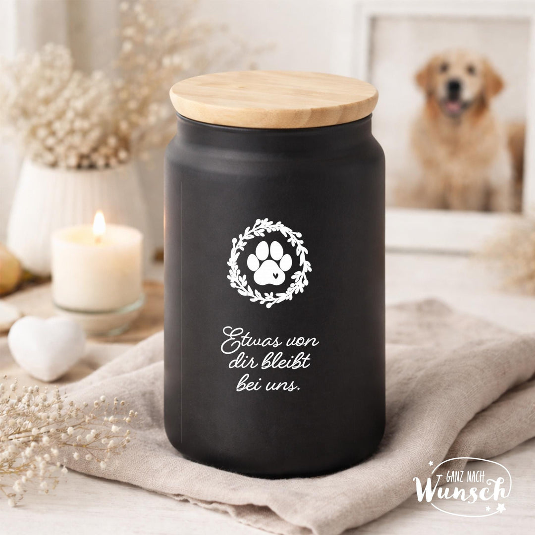 Tierurne aus Glas mit Holzdeckel und Gravur