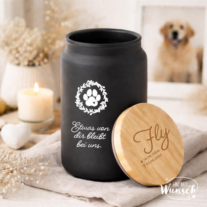 Tierurne aus Glas mit Holzdeckel und Gravur
