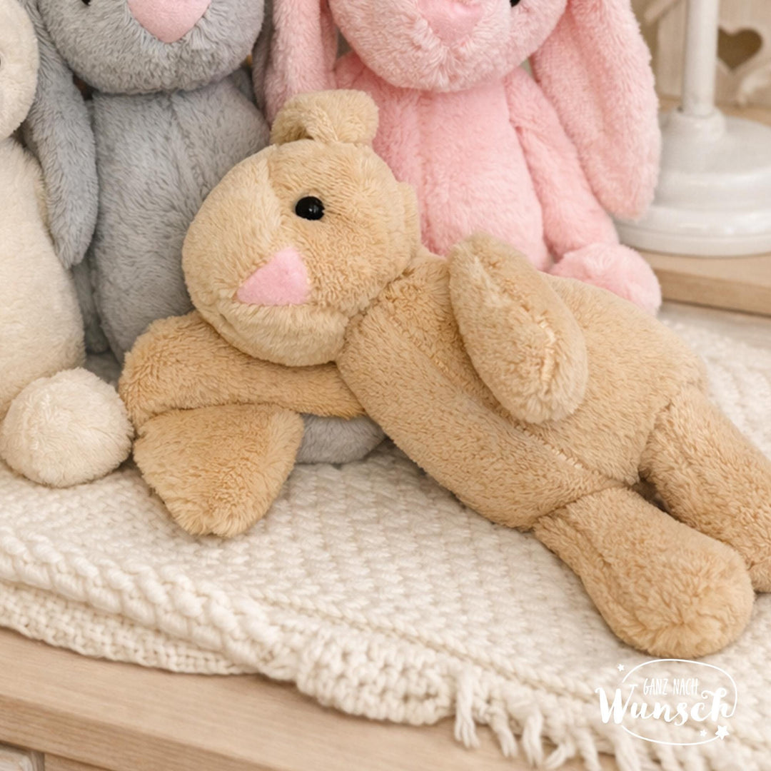 Stoffhase mit Namen am Ohr