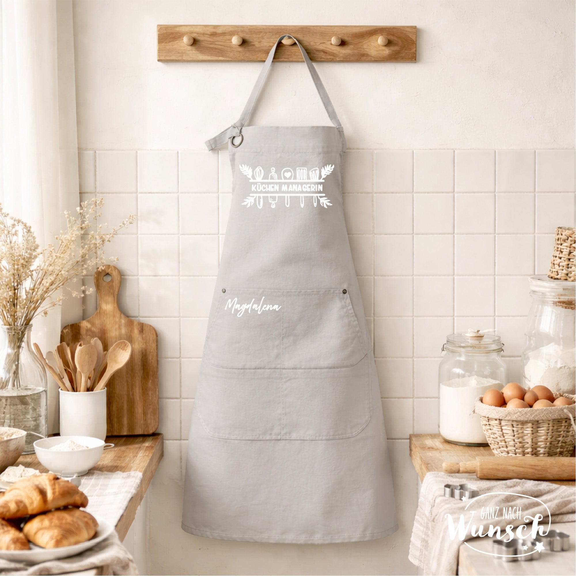 Schürze „Küchen Managerin“ | personalisiert mit Namen | Lustiges Koch Geschenk | Kochschürze Damen