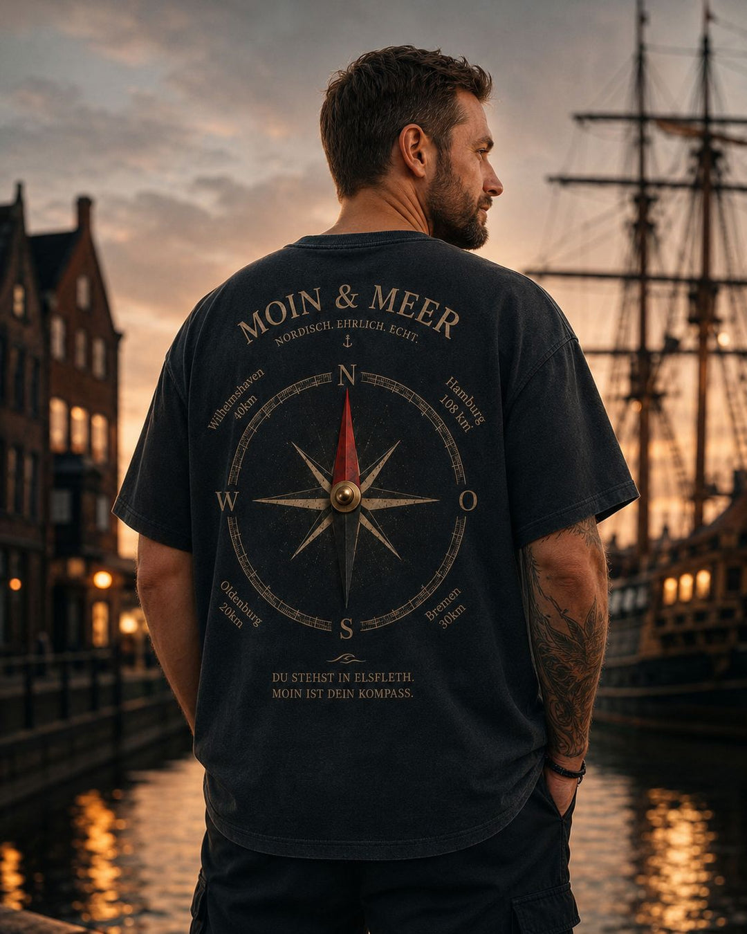 Herren T-Shirt Kompass Elsfleth washed schwarz Rueckenprint Vintage Kompassrose Gold Bronze am Sonnenuntergang