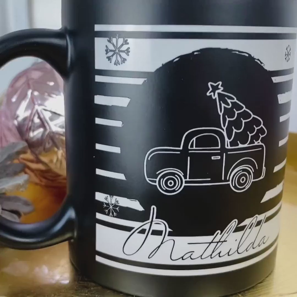 Personalisierte Tasse mit Weihnachtsmotiv | Keramikbecher | Keramiktasse | Becher mit Gravur | Weihnachtsgeschenk personalisiert