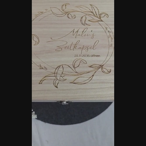 Zeitkapsel aus Holz - personalisiert mit Name & Datum | Erinnerungskiste für die Zukunft | Geschenk zur Geburt, Taufe, Einschulung