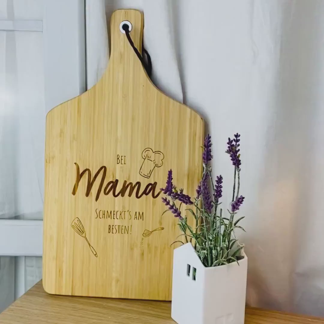 Schneidebrett mit Gravur | Brotbrett | Holzbrett | Geschenk zum Muttertag | Mama | Küchenhelfer | Bambus | Servierbrett