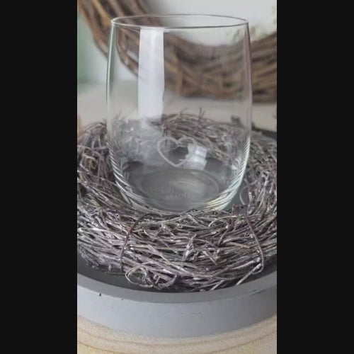 Graviertes Trinkglas mit Herz & Spruch im Boden – personalisierbar | Geschenk für jeden Anlass