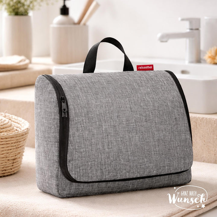 Reisenthel Toiletbag mit Namen und Herz – Ansicht 3