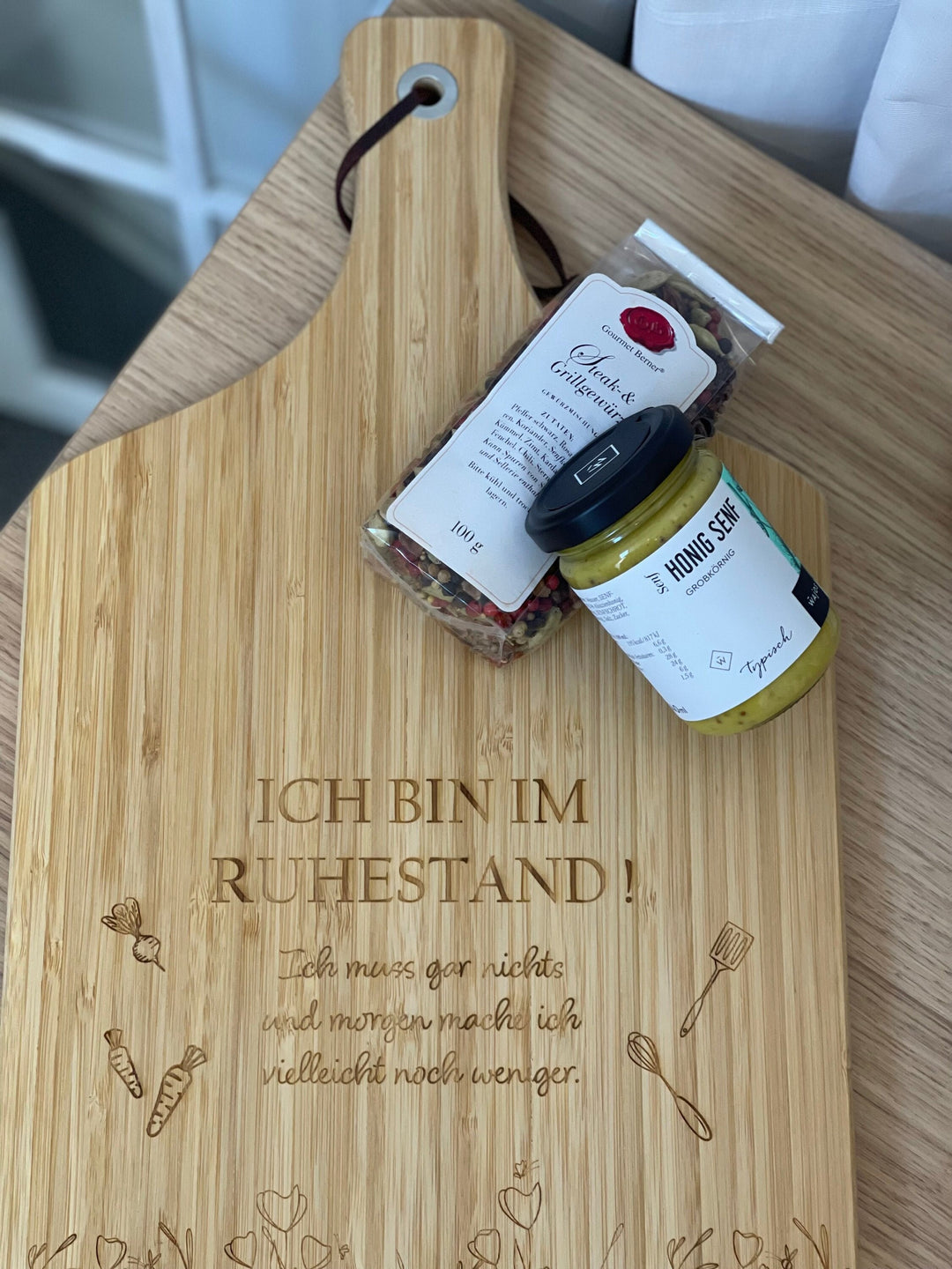 Schneidebrett „Rentner“ oder „Rentnerin“ – mit Gravur
