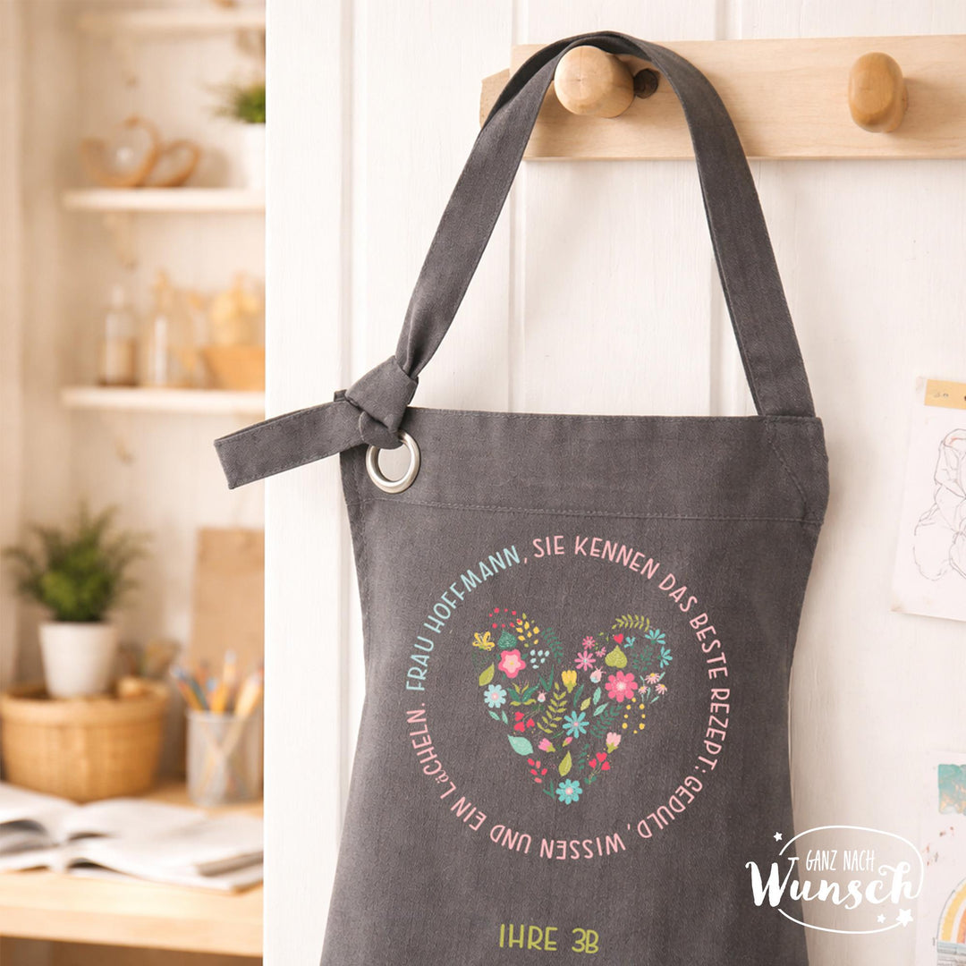 Schürze „Lehrerin“ mit Namen, Herz und Blumen – Geschenk für die Lehrerin