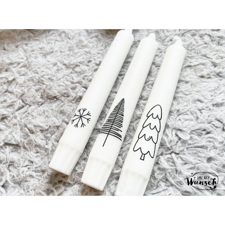 Stabkerze mit Wunschtext und Tannenbaum-Motiv